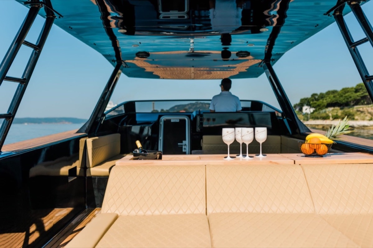 Colnago 35 Open deck boat for premium Adriatic charters, Nini Tours, photo 3 of 14