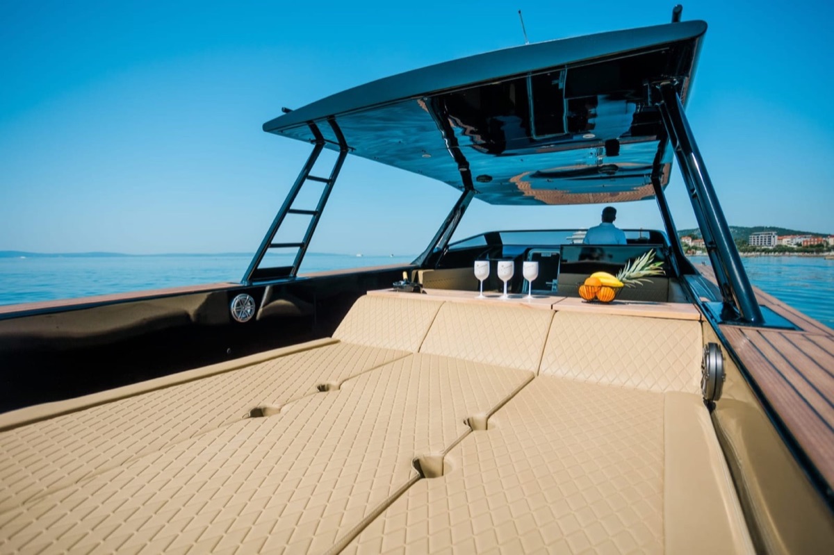 Colnago 35 Open deck boat for premium Adriatic charters, Nini Tours
