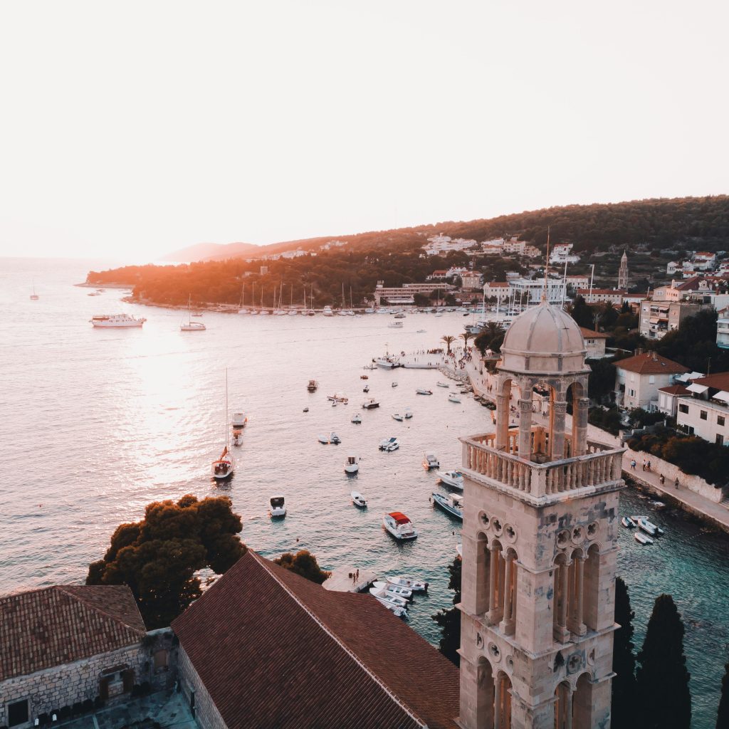 cody-black-Nm89MZvAR5I-unsplash