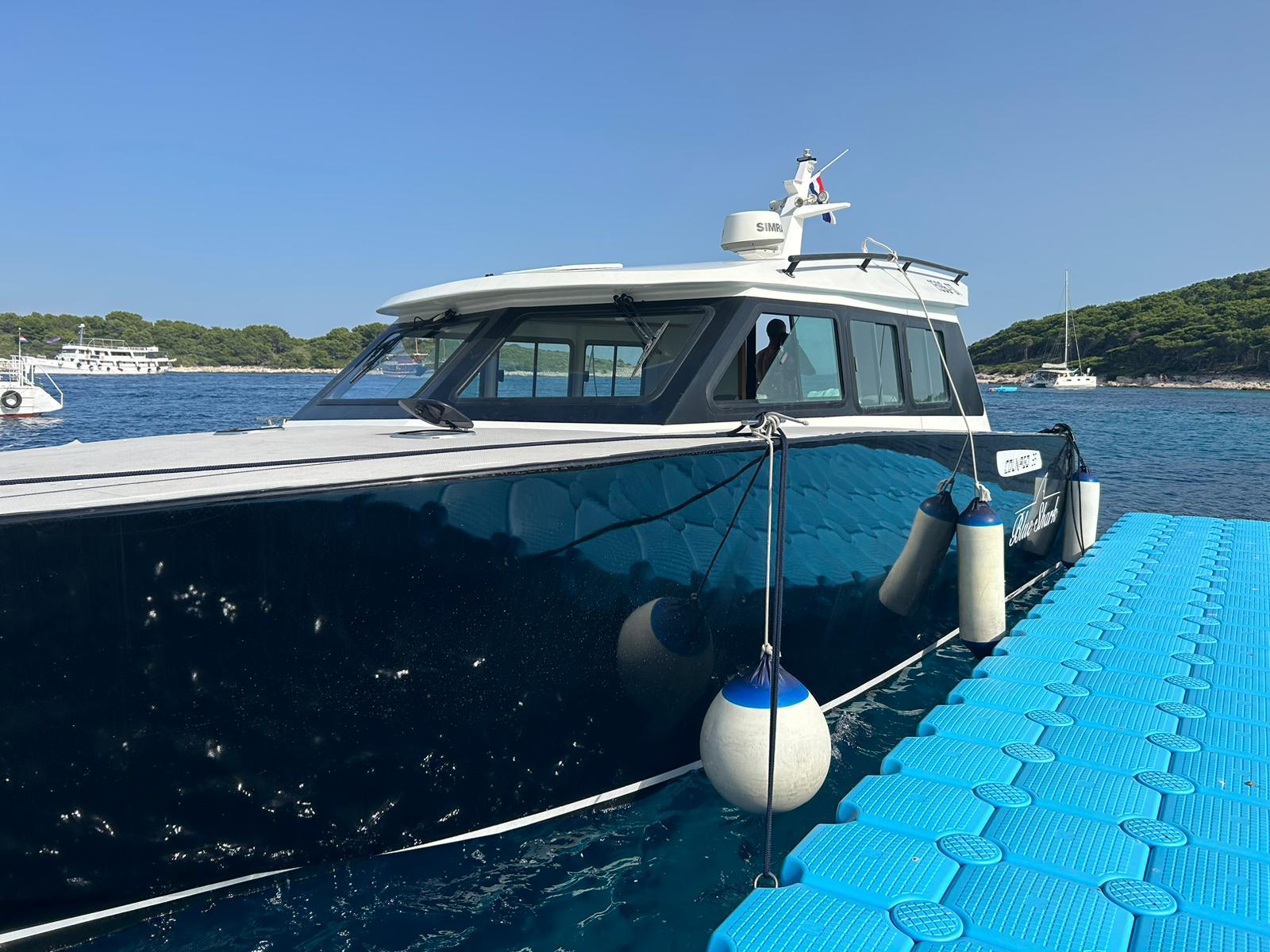 Colnago 35 Closed cabin boat for protected cruising