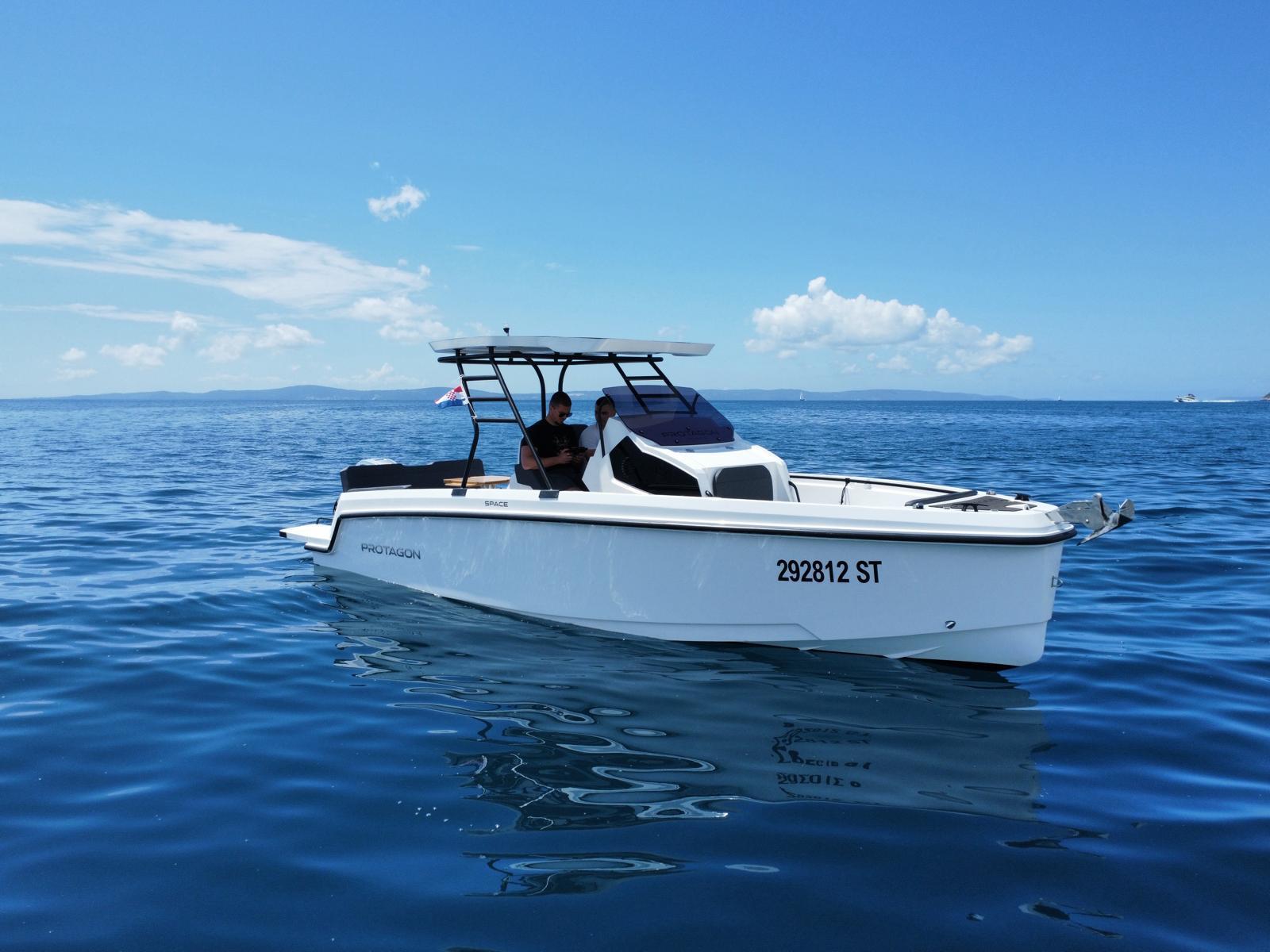 Protagon 25 versatile open boat for group tours