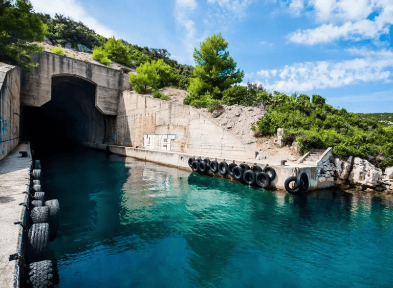Pokrvenik bay, Brač