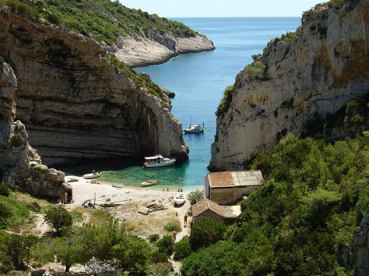 Stiniva cove